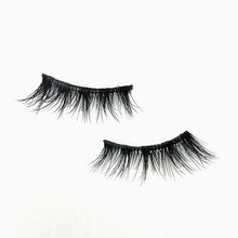 Load image into Gallery viewer, SUHANA - Pinky Goat Half Lashes Lash Set